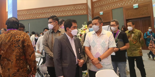 Perwakilan Kominfo Mengunjungi Booth Elitery